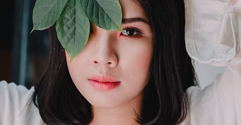 Identify Which Color Palate Compliments Your Skin And Hair